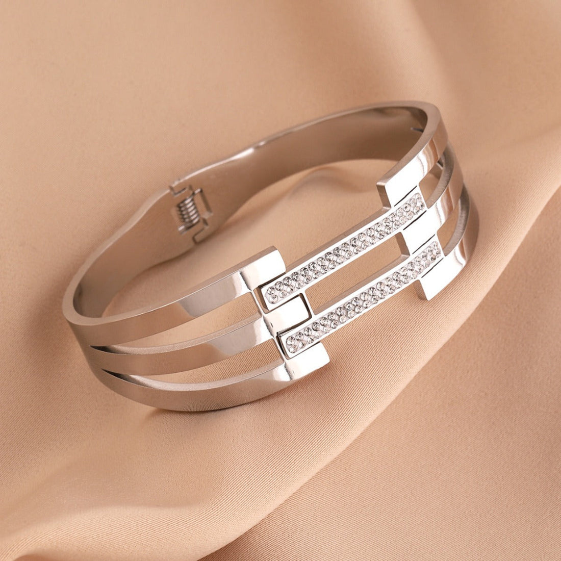Women's Hollow Out Geometric Circle Stainless Steel Bracelet