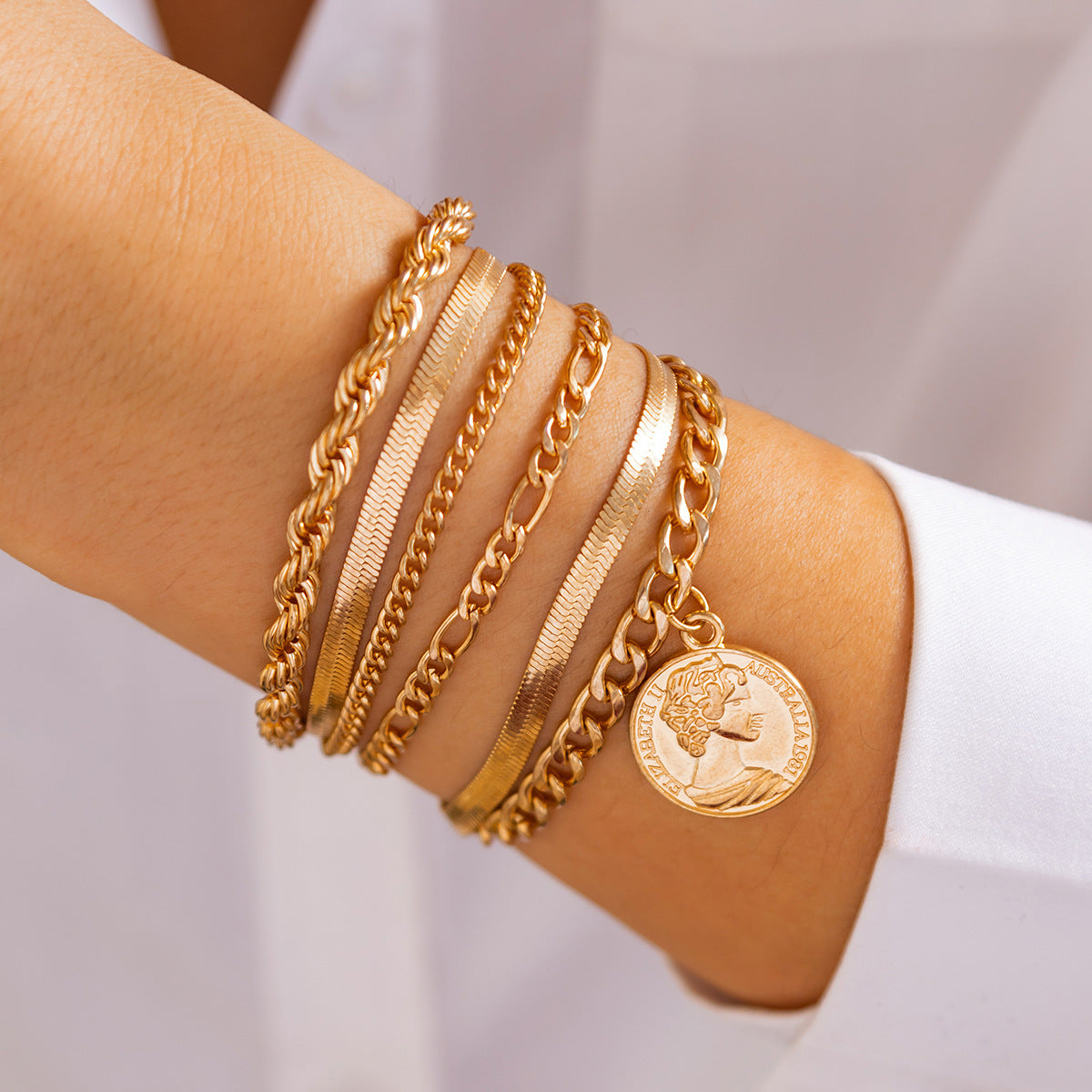 Round Pendant Irregular Metallic Flat Snake Chain Bracelet